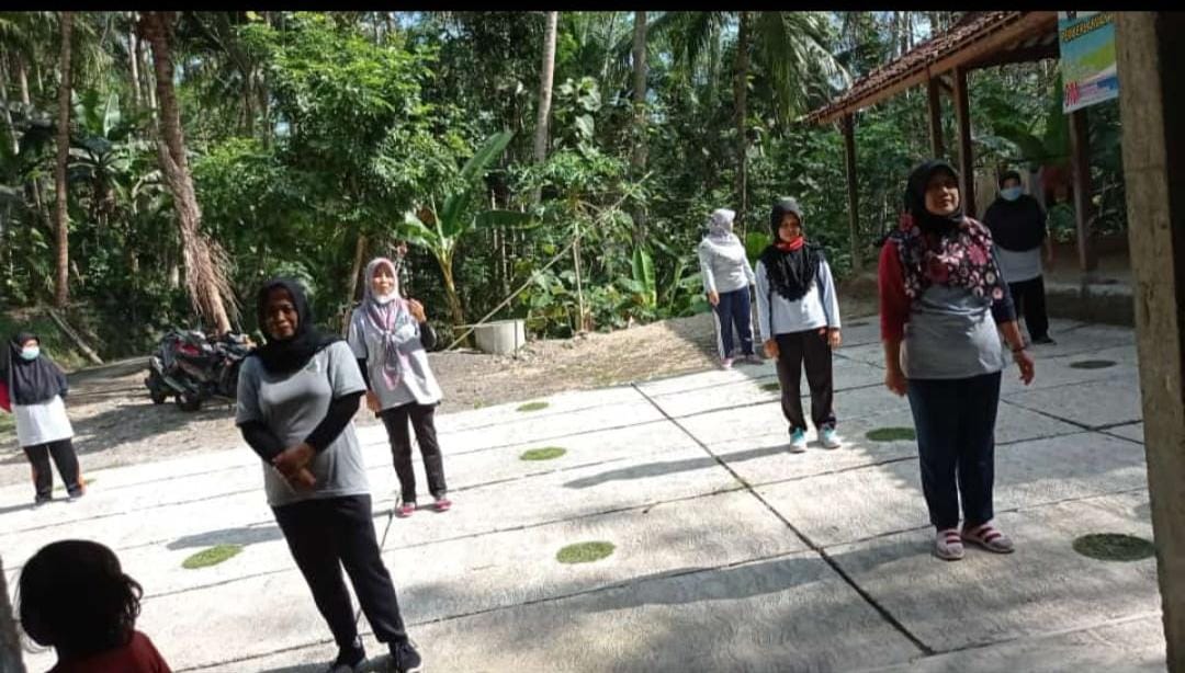 Senam Rutin Ibu-Ibu Anjir